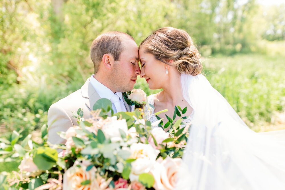 Summertime Outdoor Wedding at Barn at Dunvilla in Minnesota | Andrea &amp; Bradley