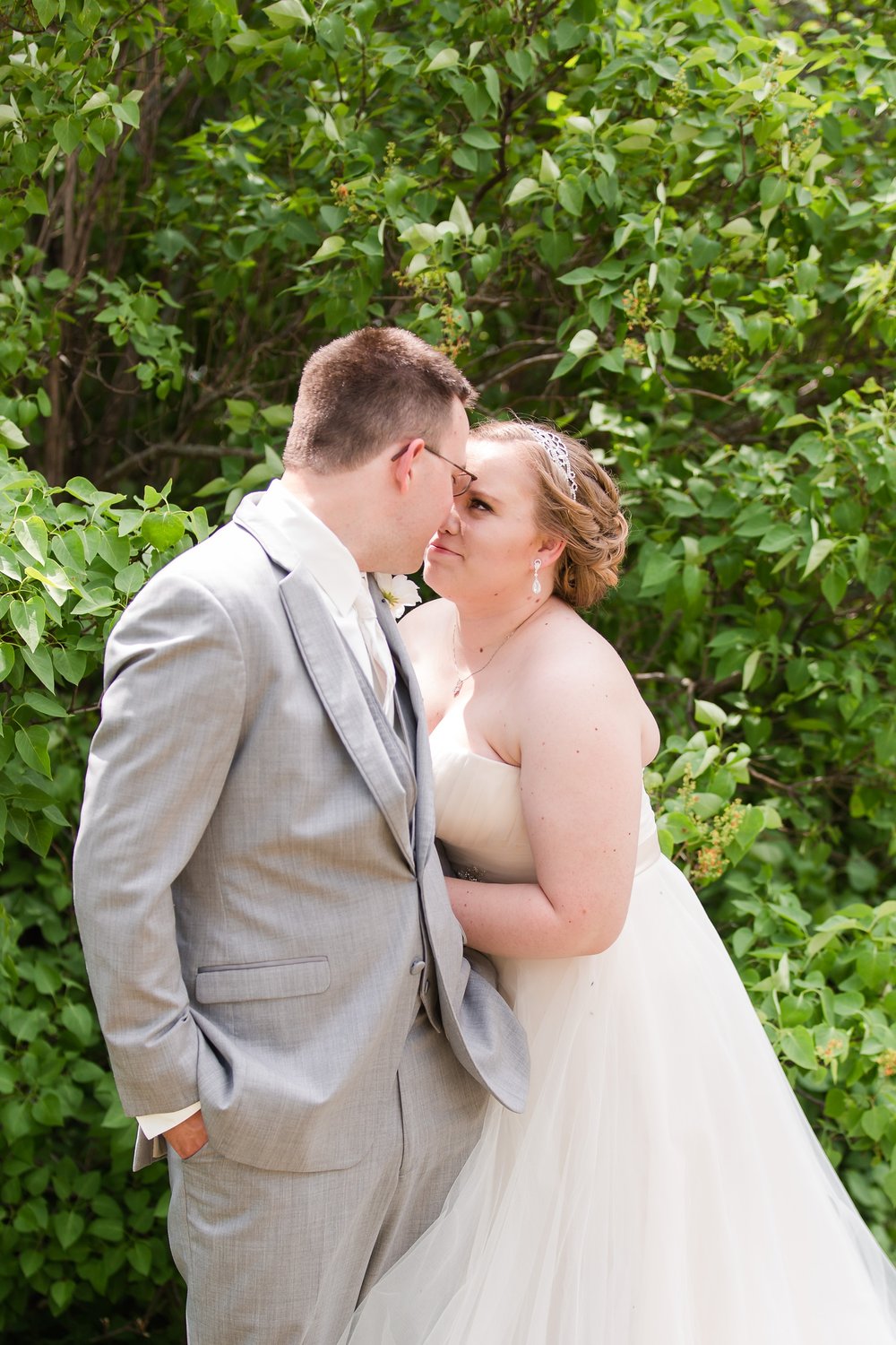 Lake Park Lutheran Church and Holiday Inn Detroit Lakes, Lakeside Wedding by Amber Langerud Photography | Vanessa &amp; Eric