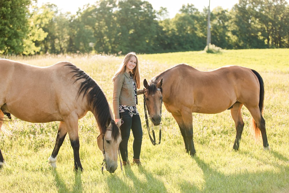 Country Styled Senior Session with Horses near Audubon, MN | Hannah