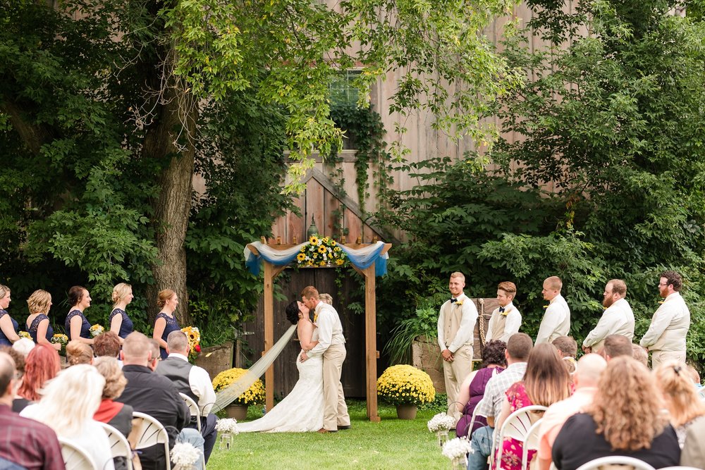 Minnesota Barn Wedding and Outdoor Ceremony at Milts Barn_0338.jpg