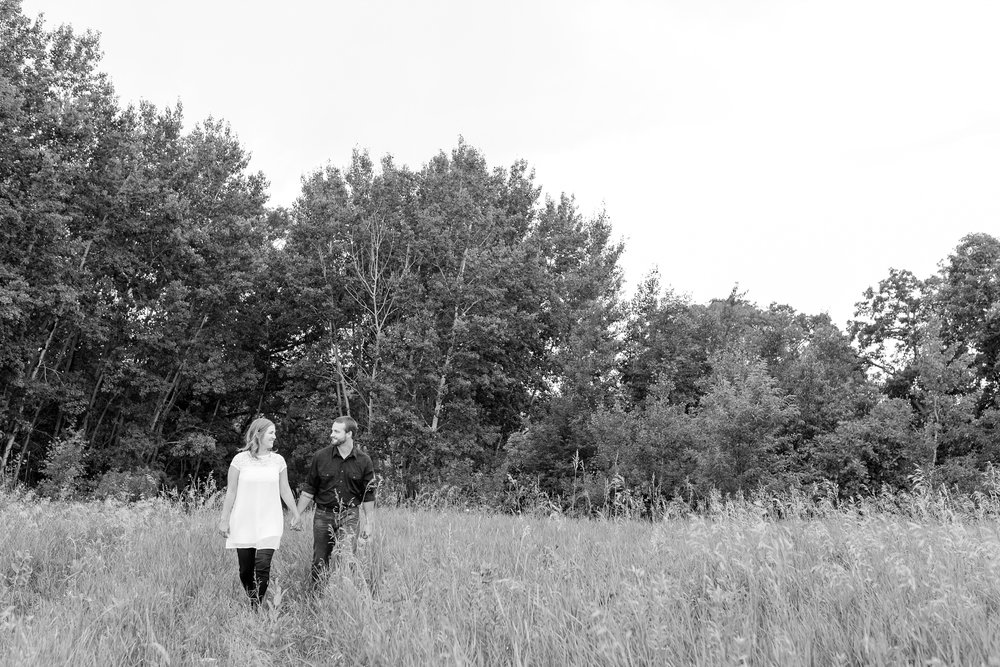 AmberLangerudPhotography_Countryside Engagement Session in Minnesota_3090.jpg