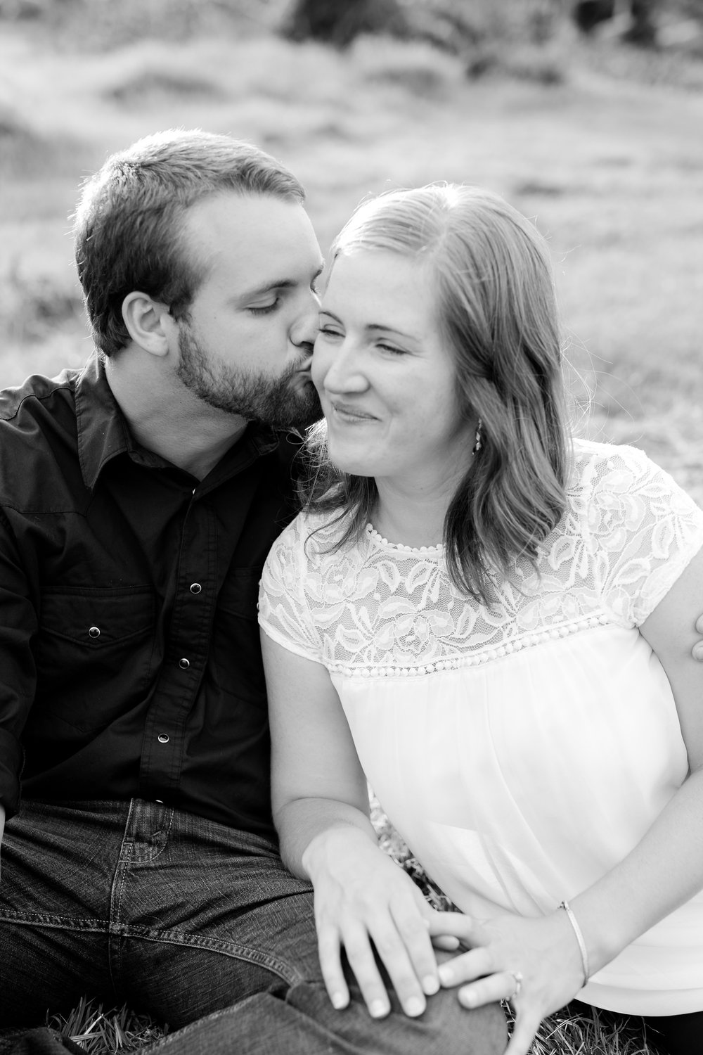 AmberLangerudPhotography_Countryside Engagement Session in Minnesota_3101.jpg