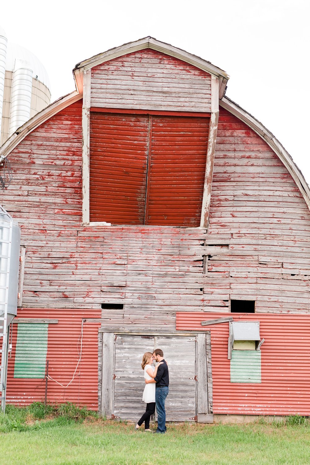 AmberLangerudPhotography_Countryside Engagement Session in Minnesota_3118.jpg
