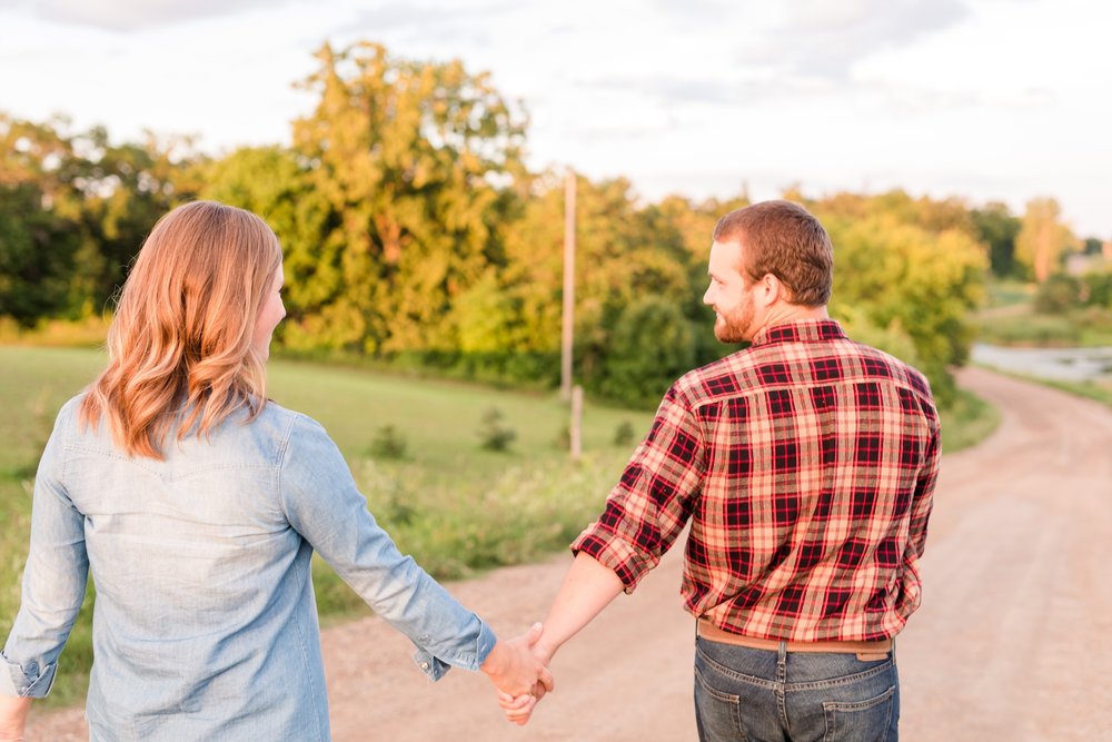 AmberLangerudPhotography_Countryside Engagement Session in Minnesota_3127.jpg