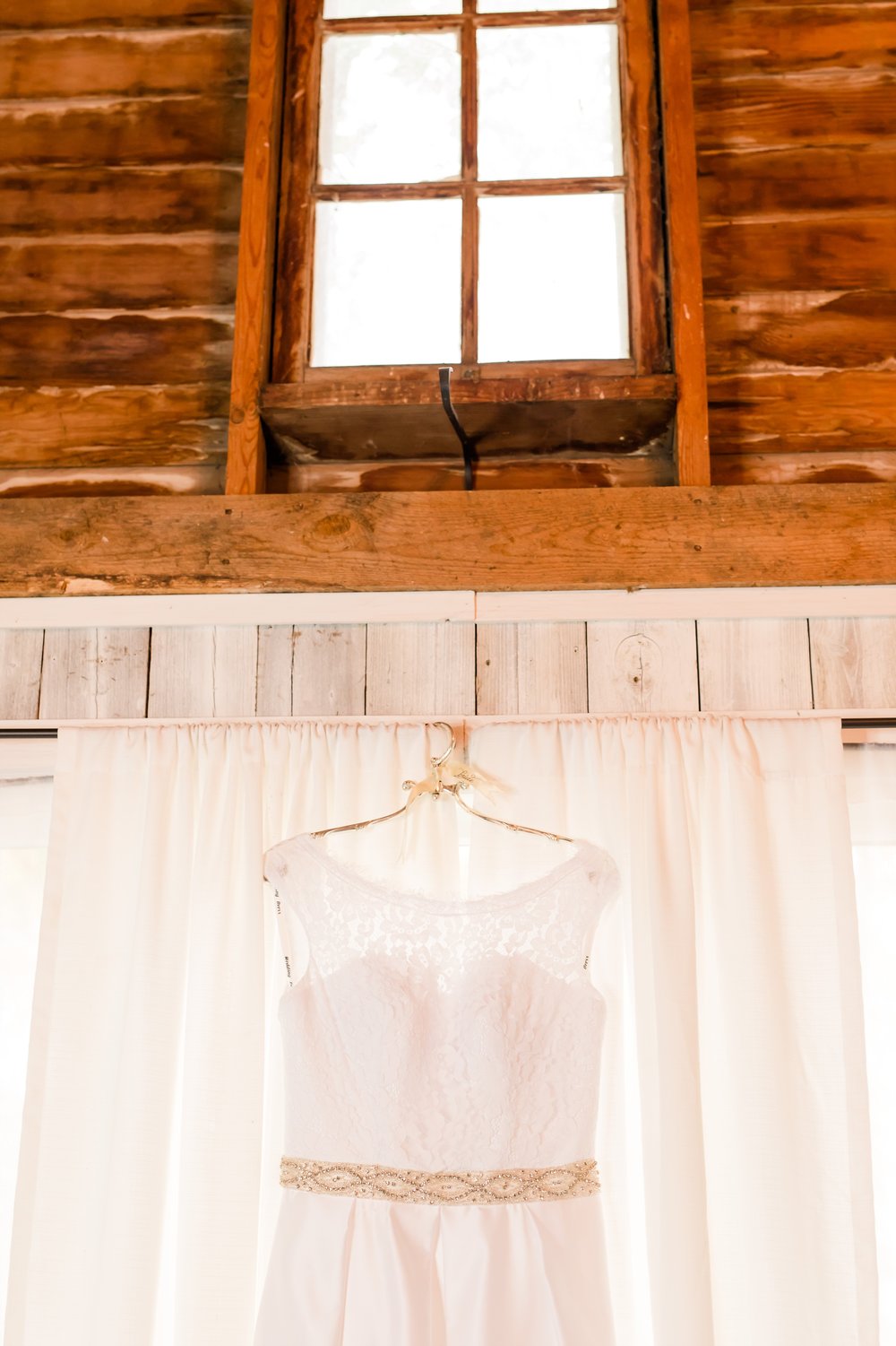 AmberLangerudPhotography_Fall, Barn At Dunvilla Wedding with outdoor ceremony_3279.jpg
