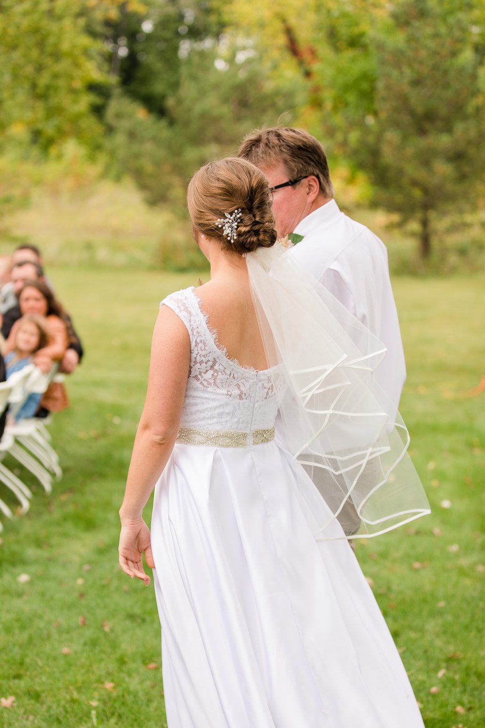 AmberLangerudPhotography_Fall, Barn At Dunvilla Wedding with outdoor ceremony_3334.jpg