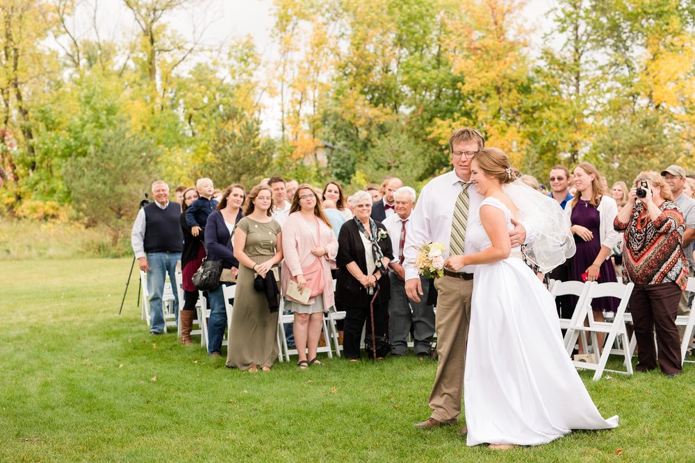AmberLangerudPhotography_Fall, Barn At Dunvilla Wedding with outdoor ceremony_3336.jpg