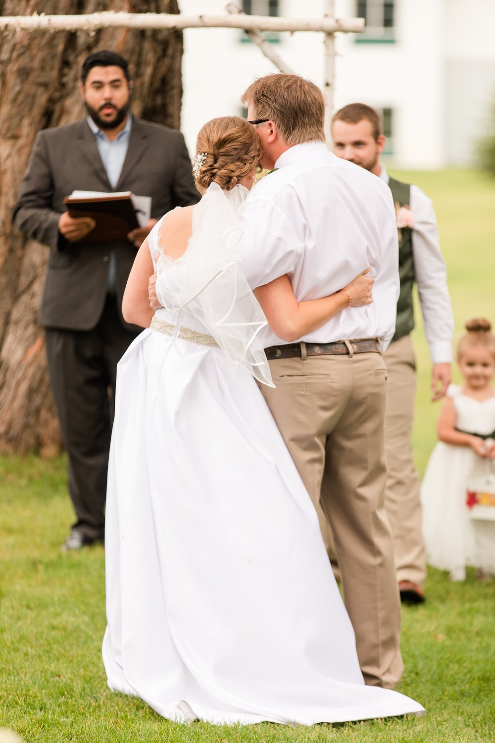 AmberLangerudPhotography_Fall, Barn At Dunvilla Wedding with outdoor ceremony_3337.jpg