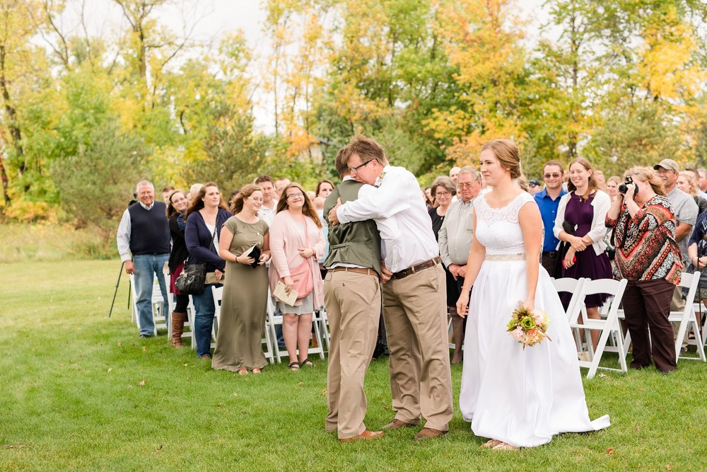 AmberLangerudPhotography_Fall, Barn At Dunvilla Wedding with outdoor ceremony_3338.jpg