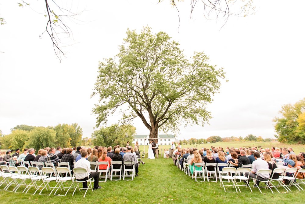 AmberLangerudPhotography_Fall, Barn At Dunvilla Wedding with outdoor ceremony_3346.jpg