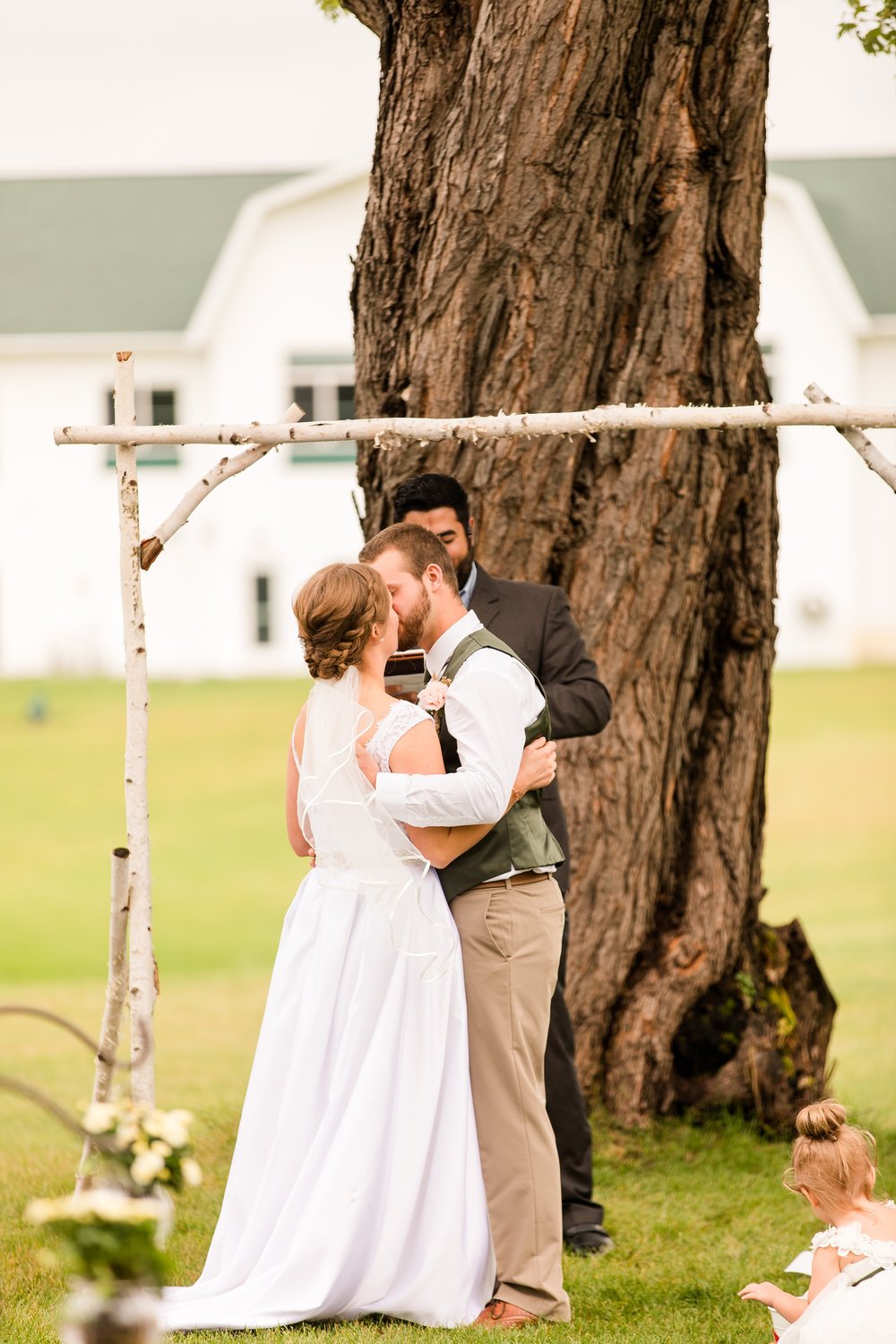 AmberLangerudPhotography_Fall, Barn At Dunvilla Wedding with outdoor ceremony_3347.jpg