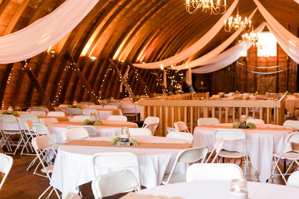 AmberLangerudPhotography_Fall, Barn At Dunvilla Wedding with outdoor ceremony_3357.jpg