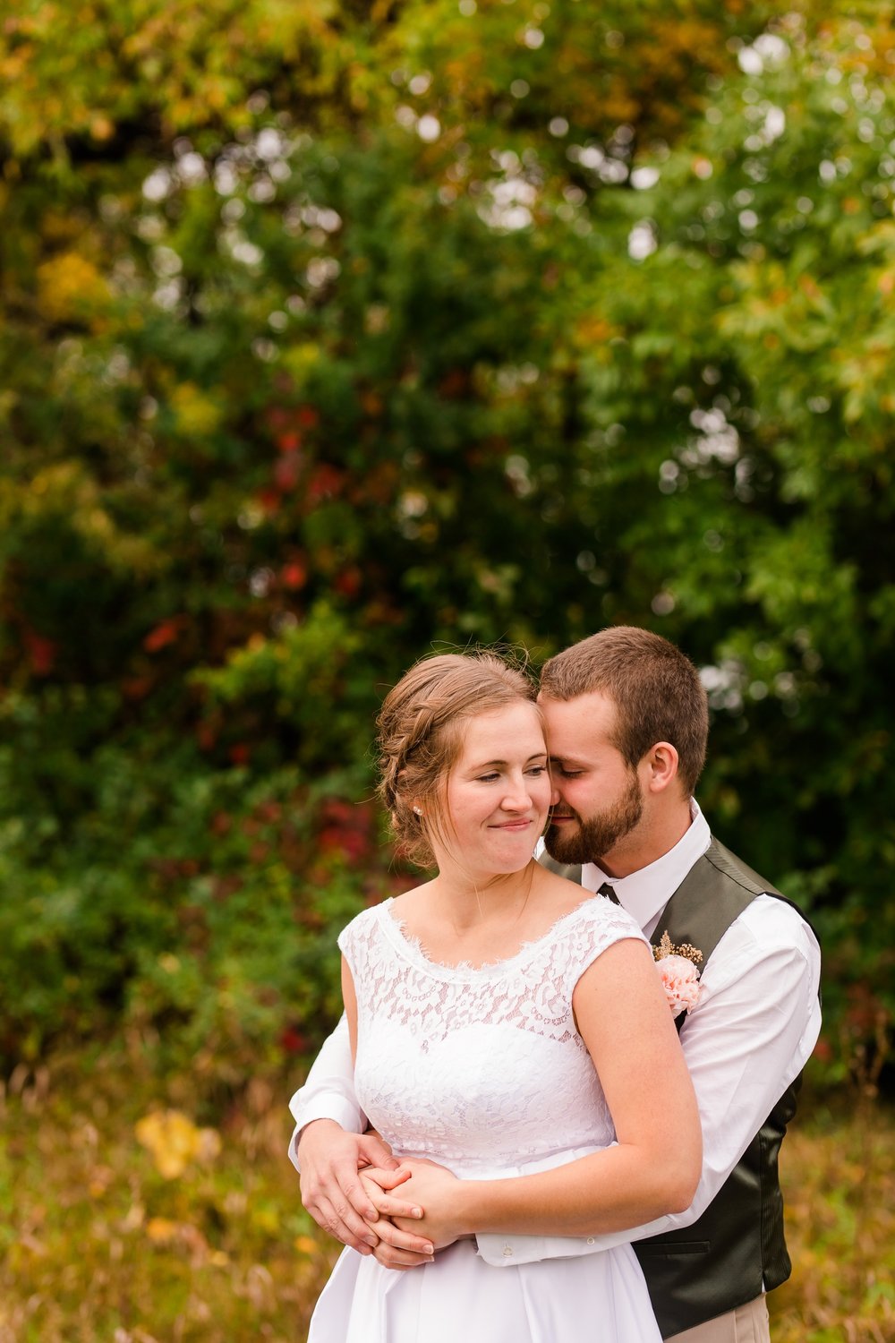AmberLangerudPhotography_Fall, Barn At Dunvilla Wedding with outdoor ceremony_3378.jpg