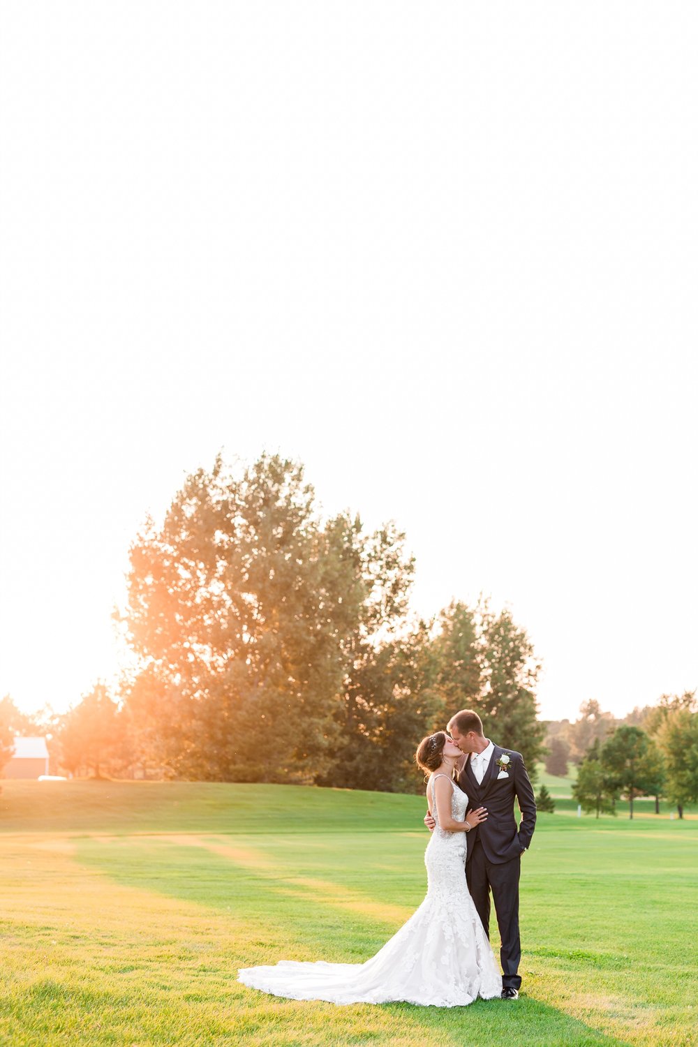 AmberLangerudPhotography_Perham Lakeside Golf Course Wedding_2888.jpg