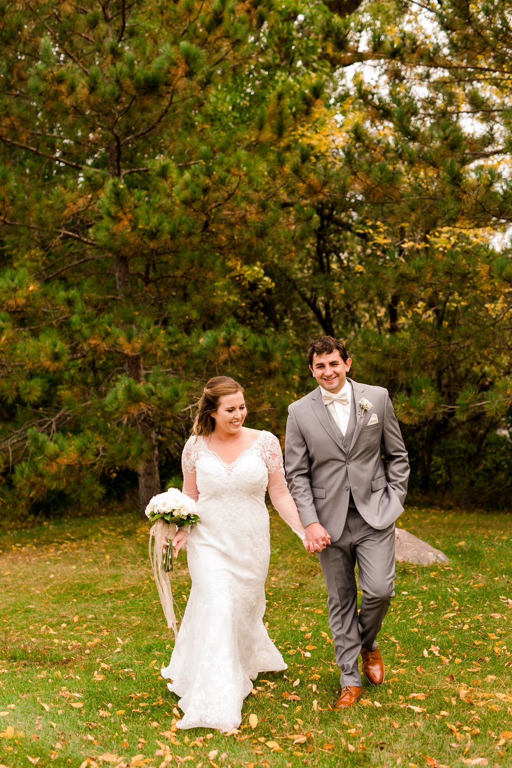 AmberLangerudPhotography_Fair Hills Resort Lakeside Wedding in Minnesota_3426.jpg