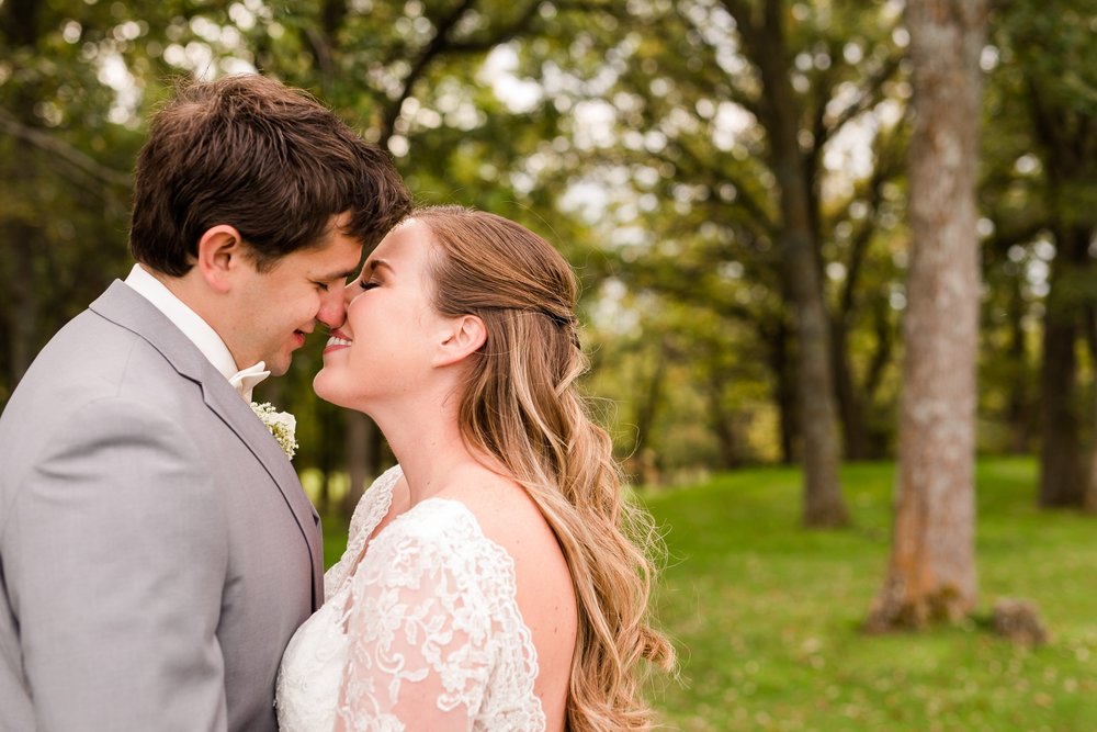 AmberLangerudPhotography_Fair Hills Resort Lakeside Wedding in Minnesota_3439.jpg