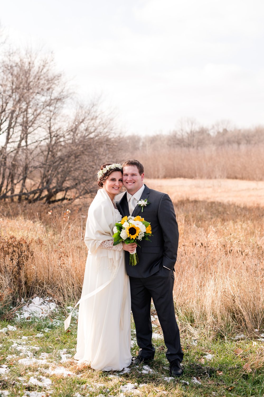 Amber Langerud_Rustic Oaks, MN winter barn wedding_0526.jpg