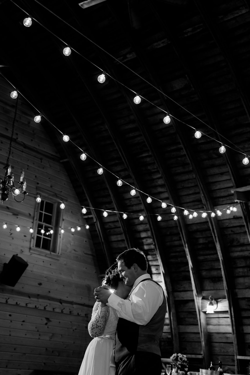 Amber Langerud_Rustic Oaks, MN winter barn wedding_0563.jpg