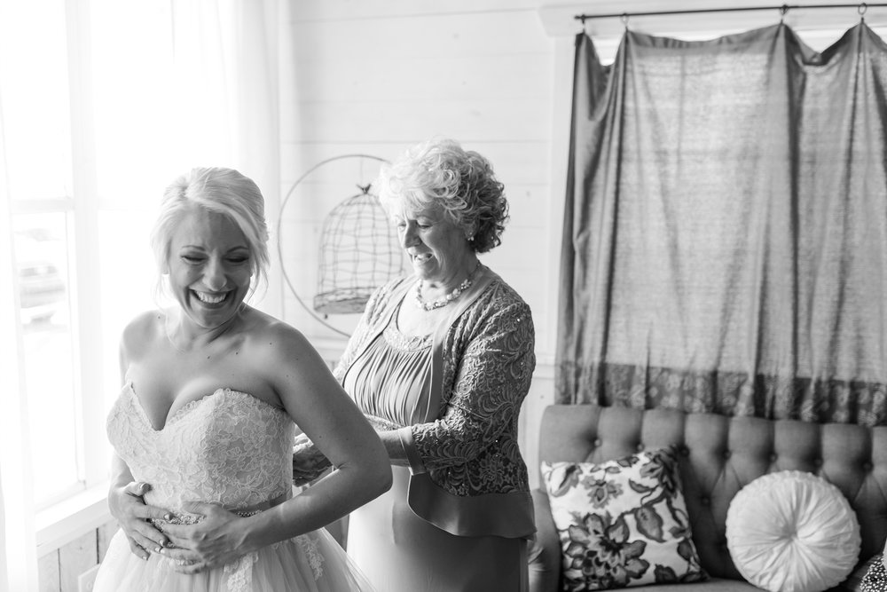 Amber Langerud Photography_Minnesota Barn Wedding_5131.jpg