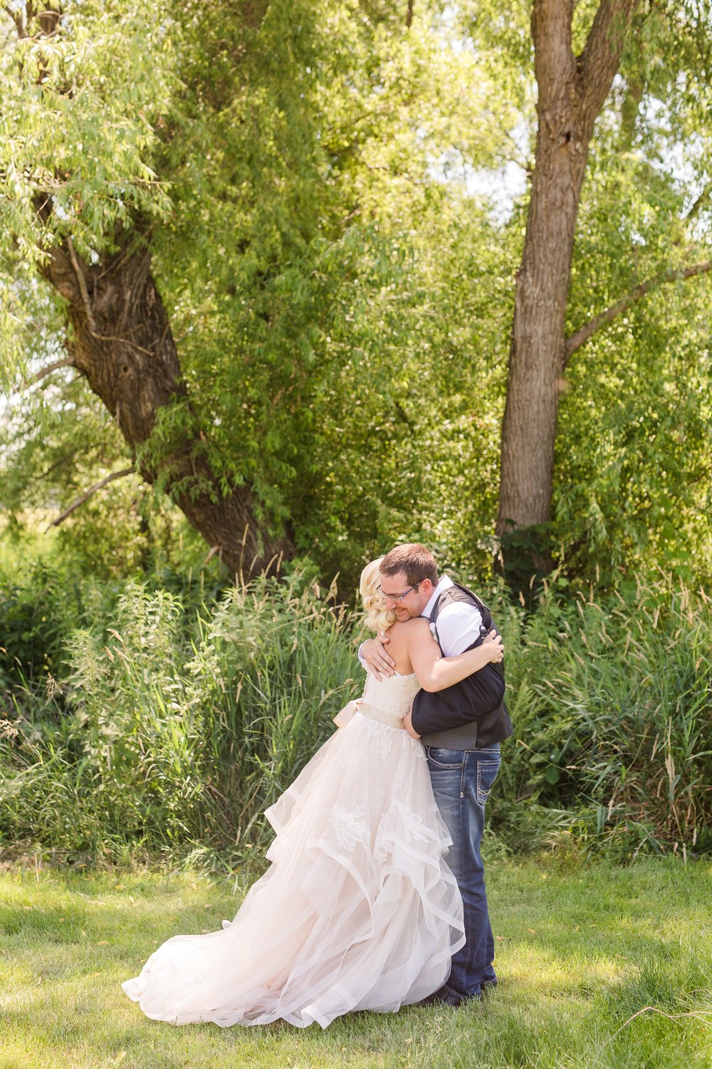 Amber Langerud Photography_Minnesota Barn Wedding_5140.jpg