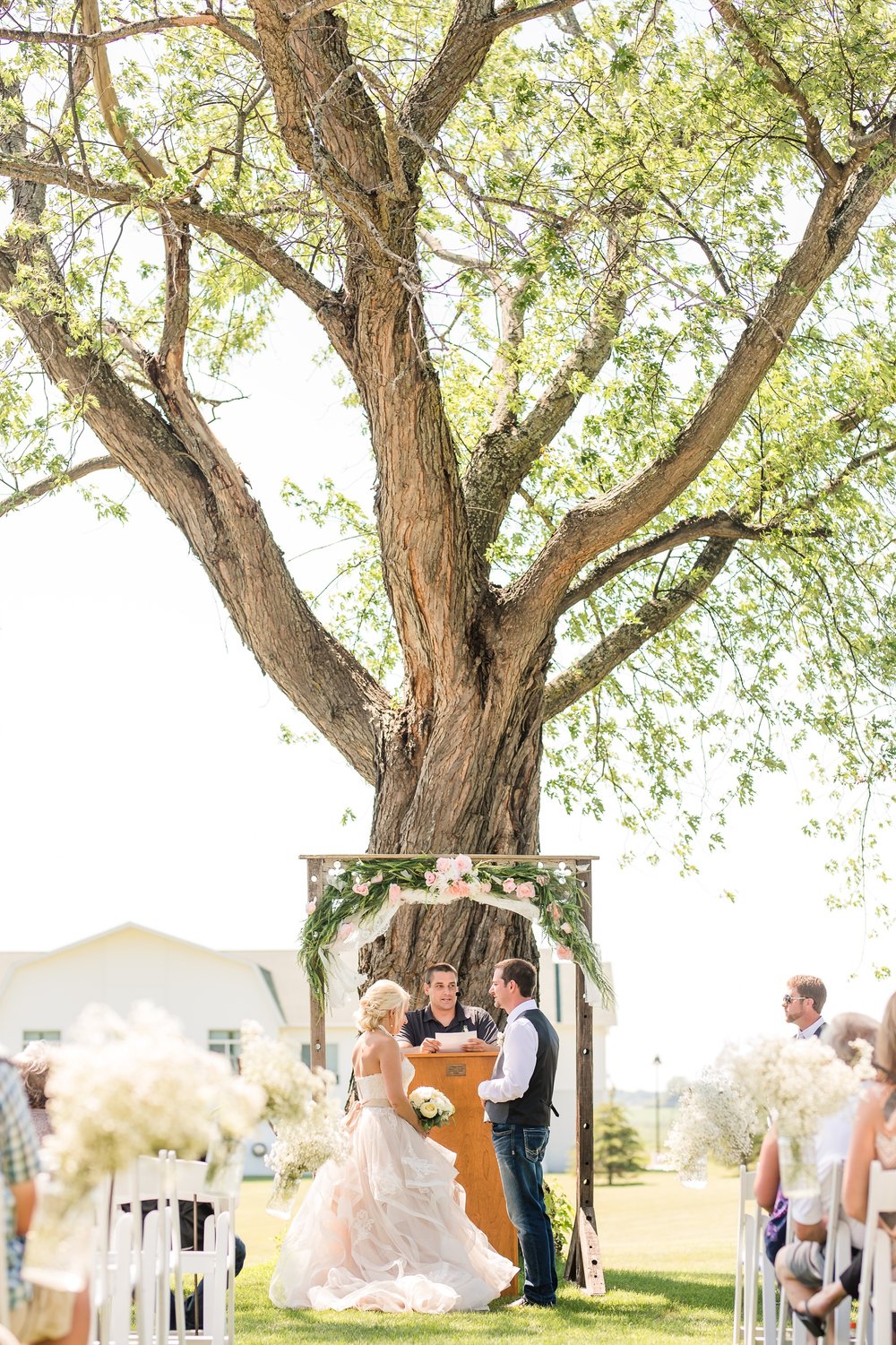 Amber Langerud Photography_Minnesota Barn Wedding_5176.jpg