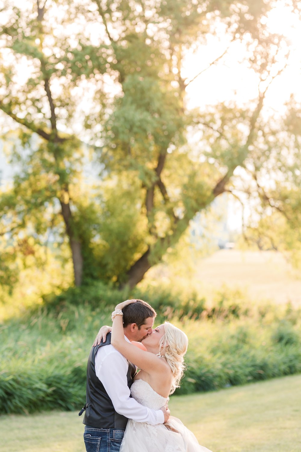 Amber Langerud Photography_Minnesota Barn Wedding_5204.jpg