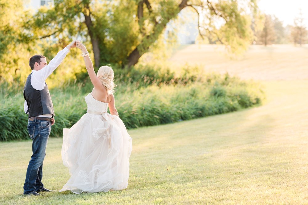 Amber Langerud Photography_Minnesota Barn Wedding_5205.jpg