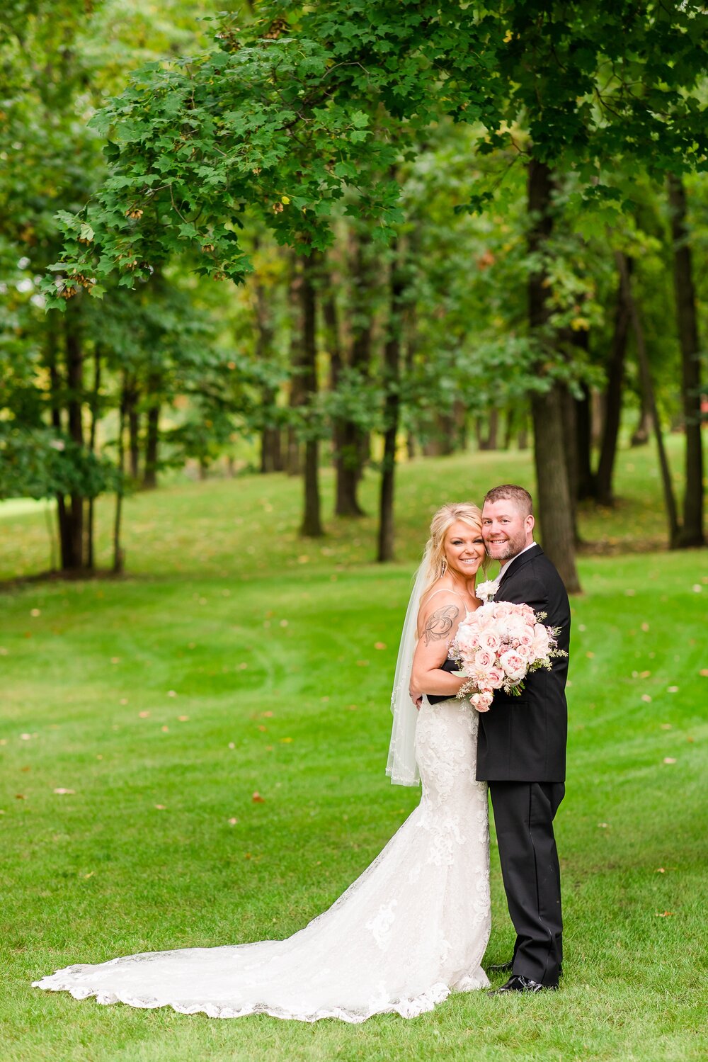 Amber Langerud Photography_Eagle Lake Rustic Styled Outdoor Wedding in Minnesota_6838.jpg