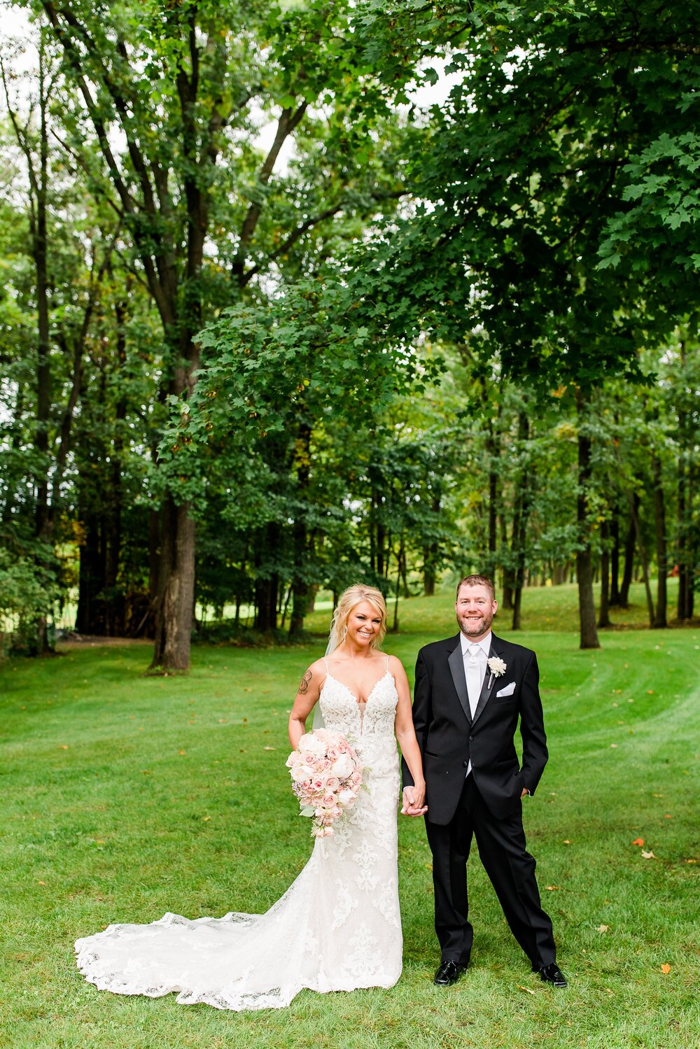 Amber Langerud Photography_Eagle Lake Rustic Styled Outdoor Wedding in Minnesota_6841.jpg