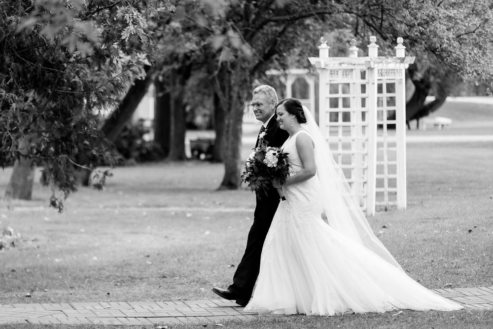 Amber Langerud Photography_Moohread, Outdoor, Barn Wedding at A Friends House_7094.jpg