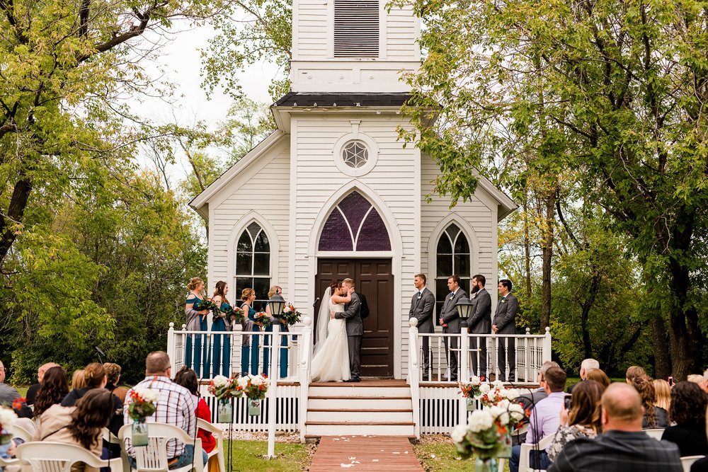 Amber Langerud Photography_Moohread, Outdoor, Barn Wedding at A Friends House_7110.jpg