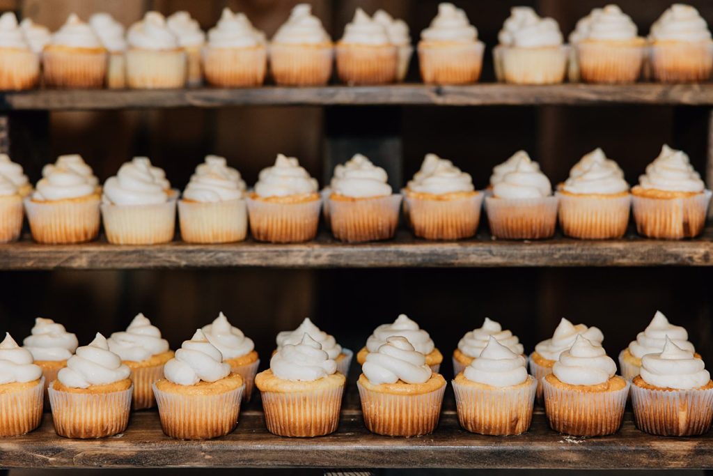 The Hitching Post MN Cupcake Reception Details