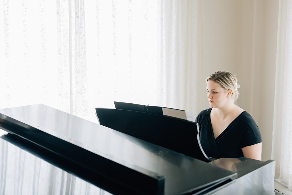 Pianist at the Lafayette Club in Minnetonka Beach, MN