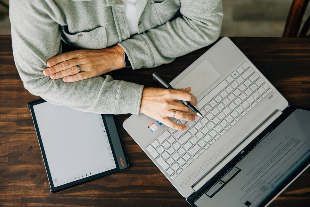 Detail image from Monica McConkey’s Eyes on the Horizon brand photography session